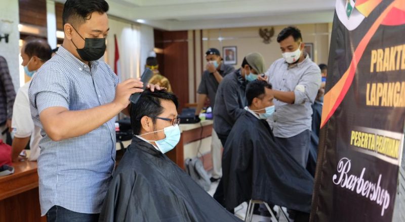 Heboh di Depok! Potong Rambut Gratis di Balai Kota Bikin Warga Antusias