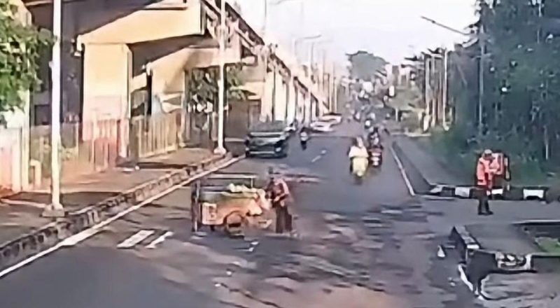 Insiden di Jaktim! Pajero Tabrak Pedagang Saat Menyeberang, Pelaku Masih Diburu Polisi